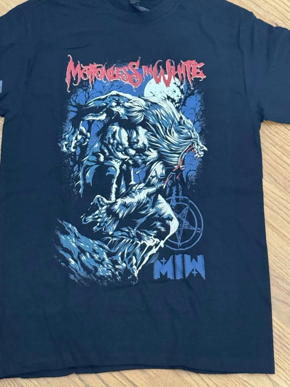 Motionless In White wolf shirt small